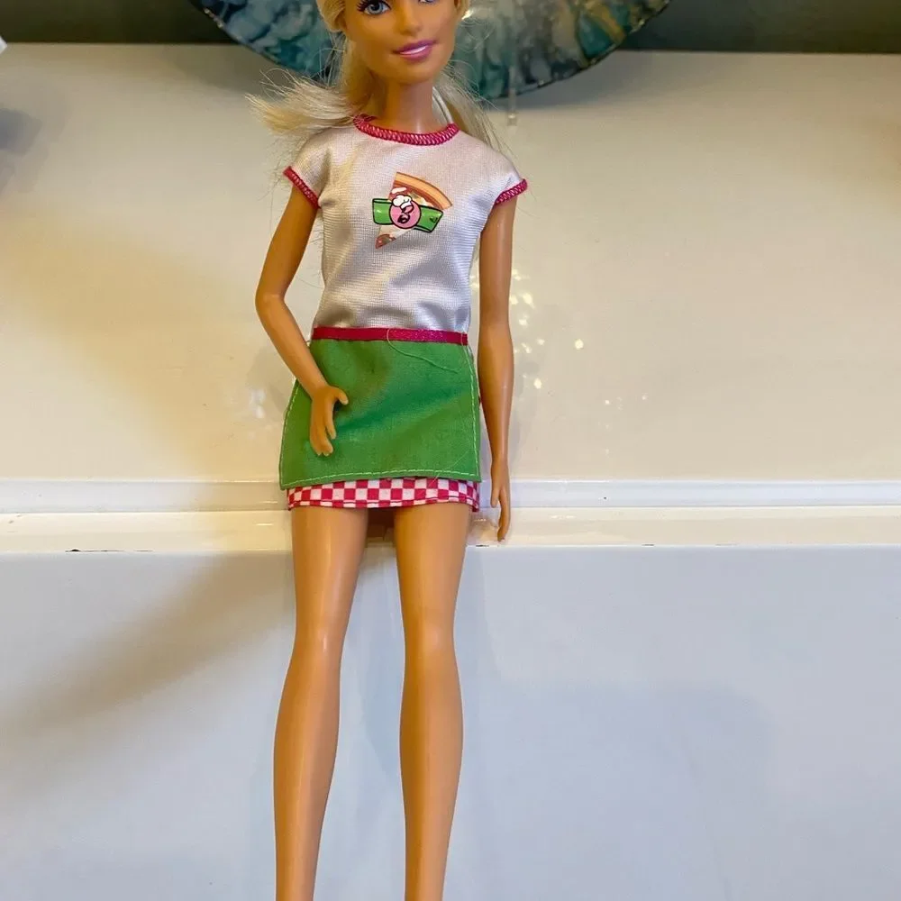 Barbie Pizza Playset Doll and Furniture - Picture 2 of 3